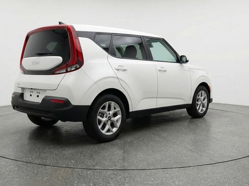 Used 2025 Kia Soul LX w/ LX Technology Package FWD image 9