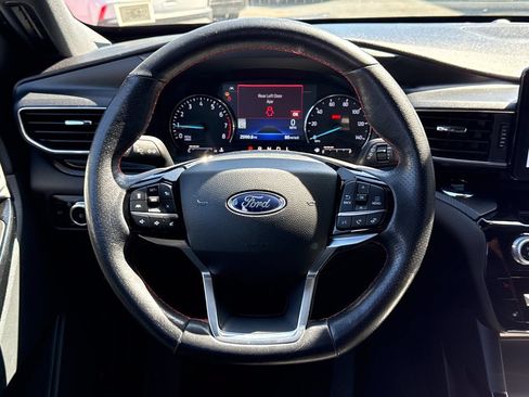 Used 2023 Ford Explorer ST-Line AWD/4WD image 9
