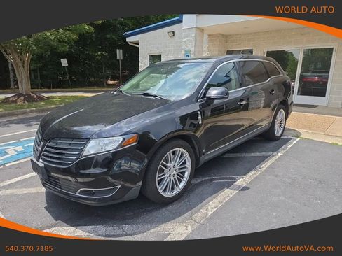Used 2019 Lincoln MKT AWD image 1