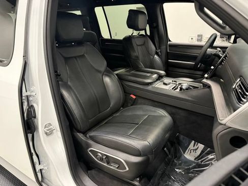 Used 2024 Jeep Wagoneer L Series II w/ Flexible Seating Group AWD/4WD image 40