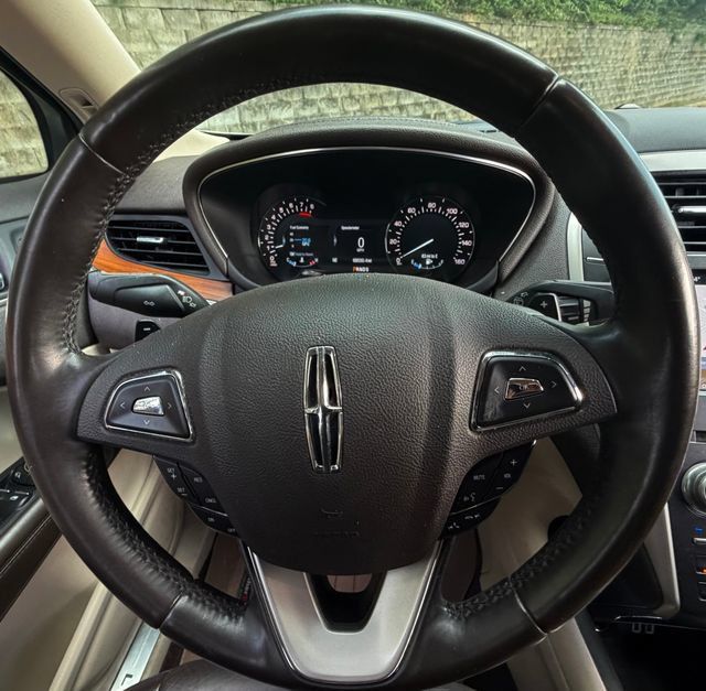 Used 2017 Lincoln MKC Select w/ Select Plus Package AWD/4WD image 21