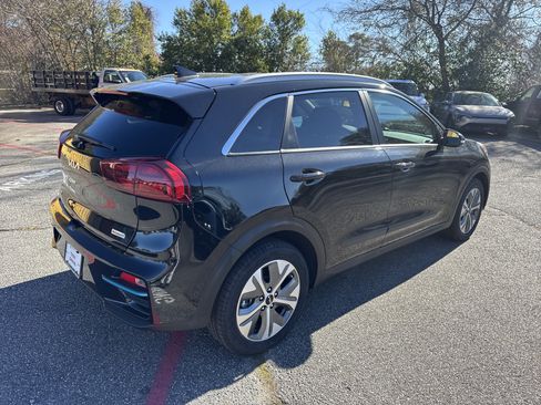 Used 2022 Kia Niro EX Premium w/ Cold Weather Package image 7