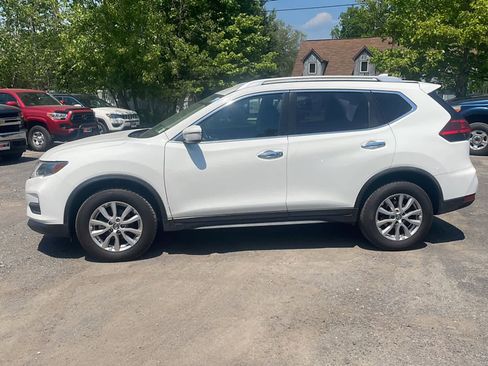 Used 2017 Nissan Rogue SV AWD/4WD image 4