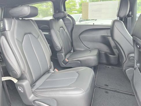 New 2026 Chrysler Pacifica Select w/ S Appearance Package FWD image 19