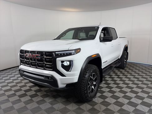 Certified 2025 GMC Canyon AT4 w/ AT4X Package AWD/4WD image 2