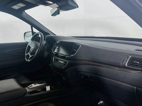 Used 2025 Honda Ridgeline TrailSport image 8