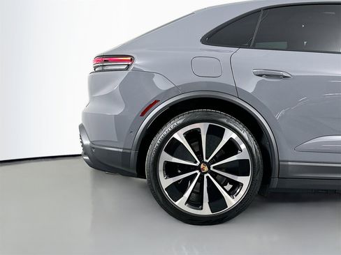 Certified 2025 Porsche Macan 4 Electric image 13