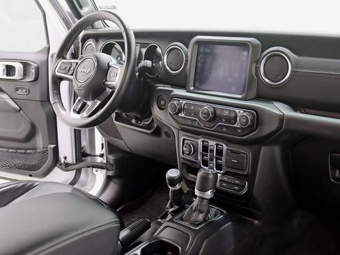 Used 2022 Jeep Wrangler Unlimited Sahara w/ Cold Weather Group image 31