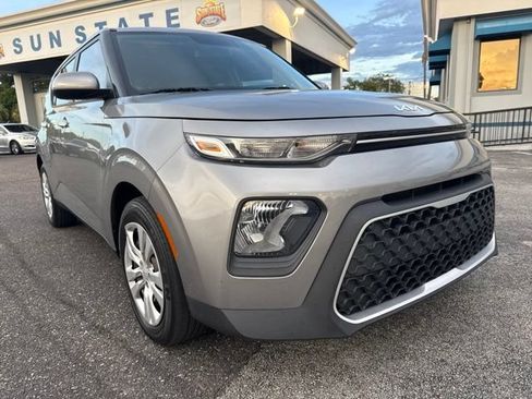 Used 2022 Kia Soul LX FWD image 4