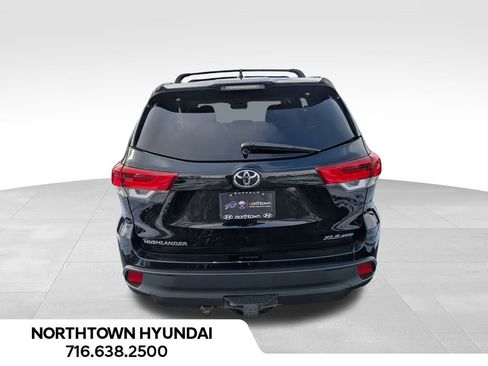 Used 2019 Toyota Highlander XLE image 15