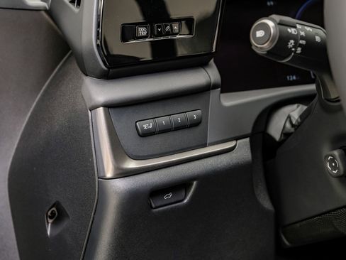 Used 2023 Lexus RZ 450e Premium image 31