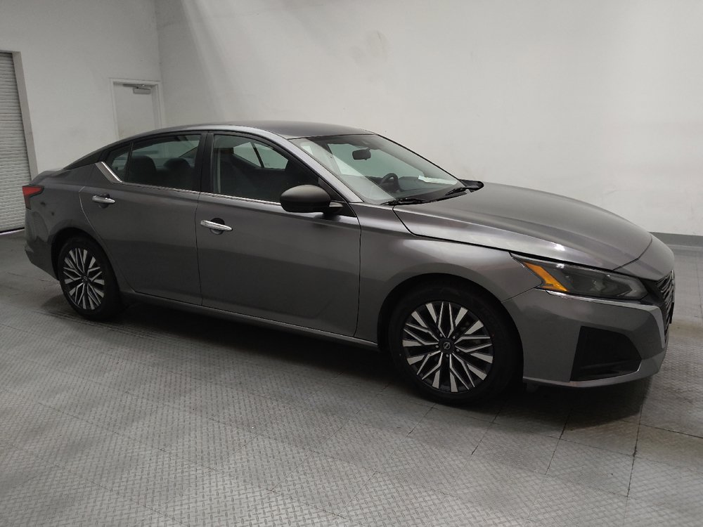 Used 2024 Nissan Altima 2.5 SV FWD image 11