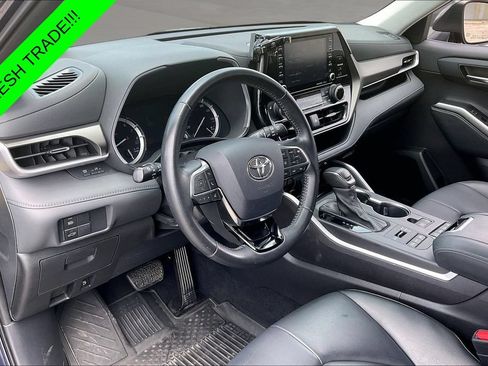 Used 2021 Toyota Highlander XLE AWD/4WD image 17