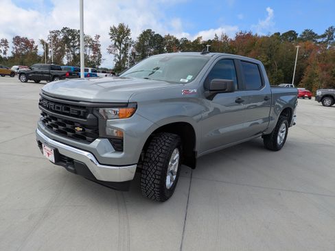 Used 2025 Chevrolet Silverado 1500 W/T w/ WT Value Package image 3