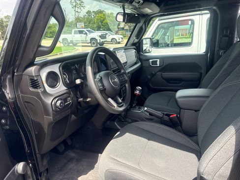 Used 2024 Jeep Wrangler Sport AWD/4WD image 8