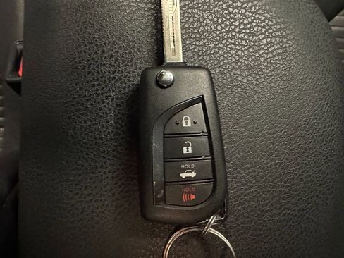 Used 2022 Toyota Camry SE FWD image 17