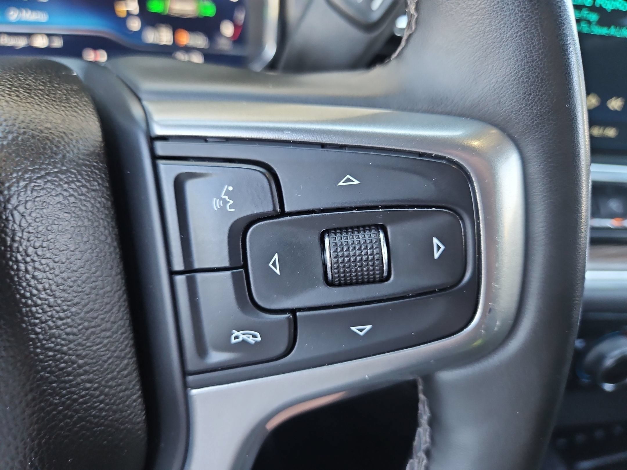 Used 2025 Chevrolet Silverado 1500 LT w/ Safety Package AWD/4WD image 28