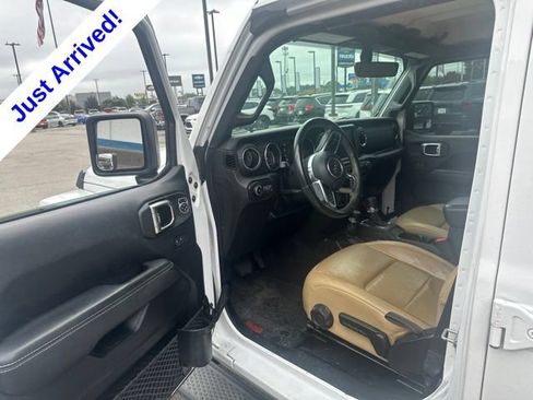 Used 2018 Jeep Wrangler Unlimited Sahara AWD/4WD image 10