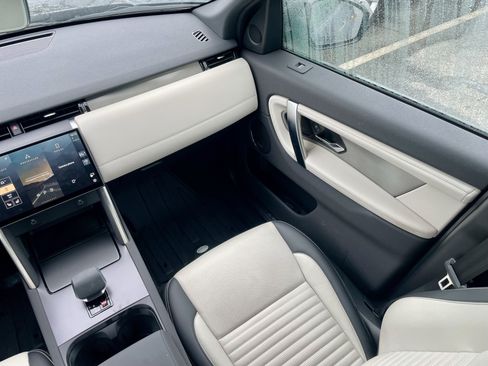 Certified 2025 Land Rover Discovery Sport Dynamic SE AWD/4WD image 18