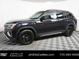 Used 2024 Volkswagen Atlas Peak Edition SE image 2