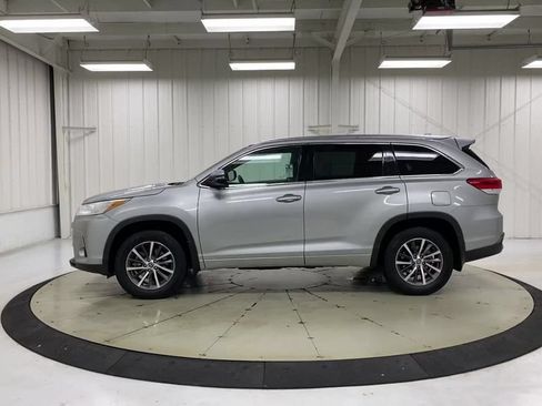 Used 2018 Toyota Highlander XLE AWD/4WD image 5