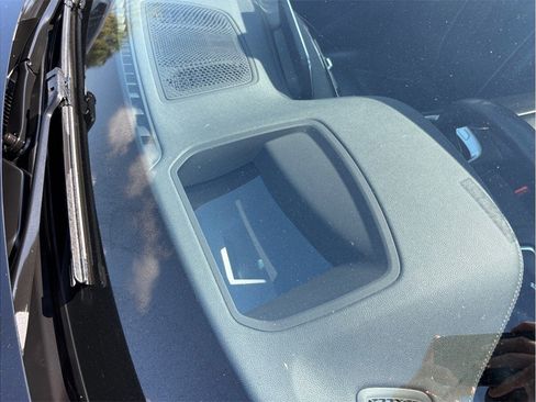 Used 2022 BMW 740i w/ Premium Package image 18