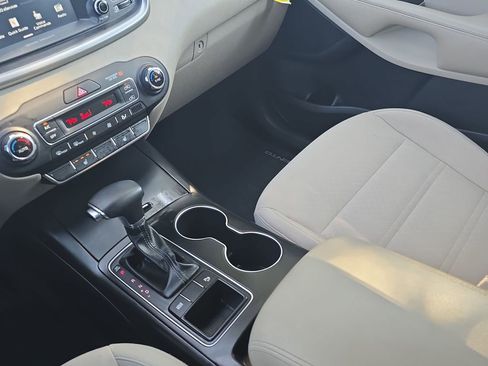 Used 2019 Kia Sorento LX w/ LX Convenience Package image 25