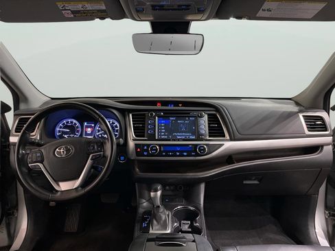 Used 2017 Toyota Highlander XLE image 15