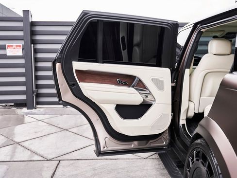 Used 2024 Land Rover Range Rover Long Wheelbase SE image 36