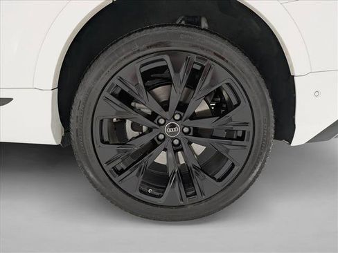 Used 2025 Audi Q8 Premium Plus AWD/4WD image 22