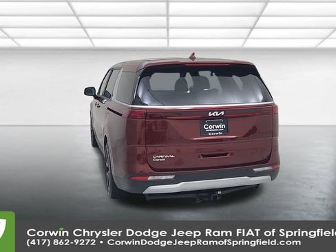 Used 2024 Kia Carnival EX image 12