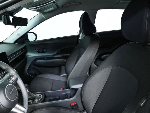 Used 2025 Hyundai Kona SE FWD image 5