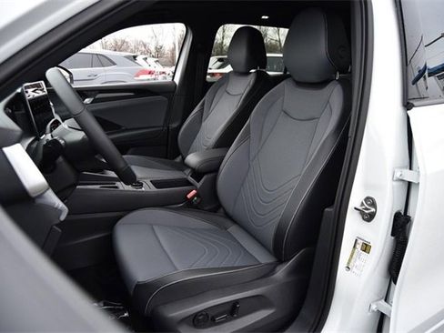 New 2026 Volkswagen Tiguan SE R-Line image 18