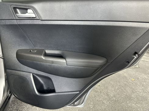 Used 2022 Kia Sportage LX image 31