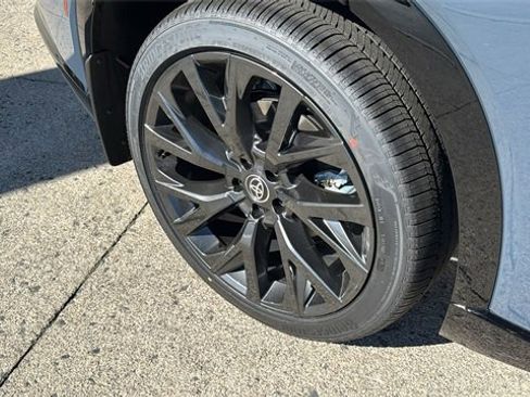 New 2025 Toyota Crown Signia image 4