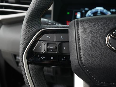 Used 2026 Toyota Sequoia Capstone AWD/4WD image 31