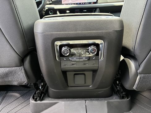 New 2026 Chevrolet Tahoe High Country AWD/4WD image 18