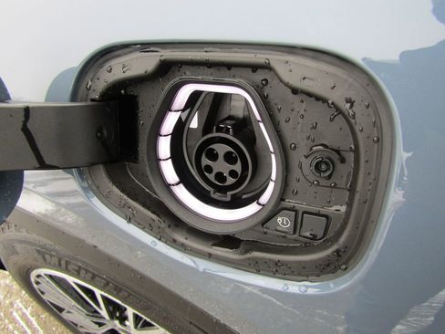 Used 2025 Ford Escape SE w/ PHEV Premium Package FWD image 33