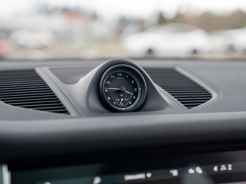 New 2026 Porsche Macan image 18