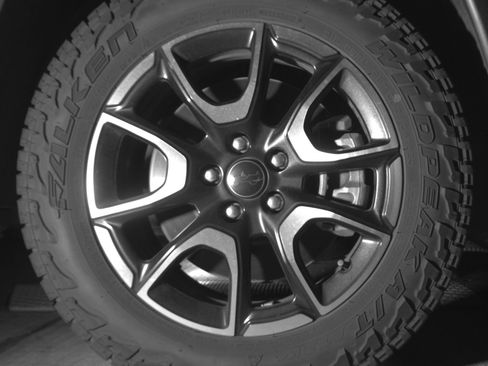 Used 2025 Jeep Compass Trailhawk image 13