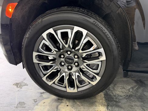 Used 2023 GMC Yukon XL Denali Ultimate w/ LPO, Floor Liner Package image 32