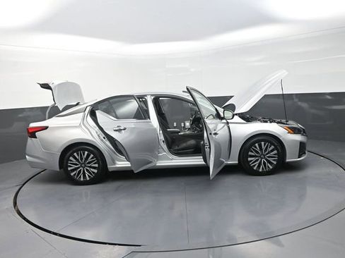Used 2024 Nissan Altima 2.5 SV FWD image 36