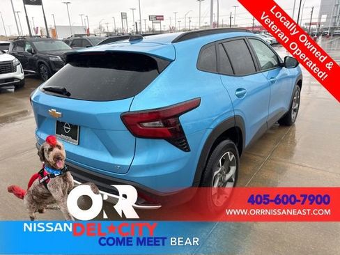 Used 2025 Chevrolet Trax LT image 5