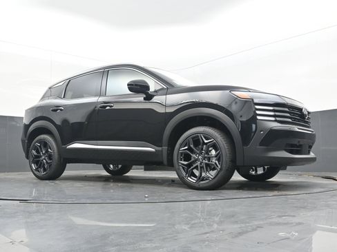 New 2025 Nissan Kicks SR image 22