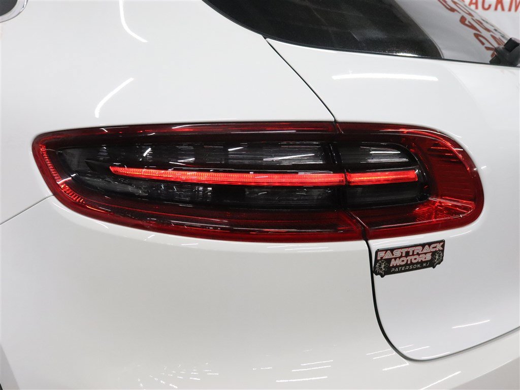 Used 2017 Porsche Macan S AWD/4WD image 9