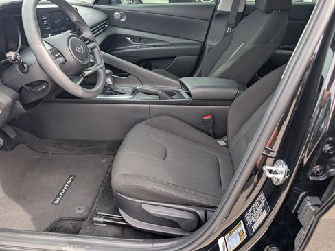 Used 2023 Hyundai Elantra SE FWD image 11
