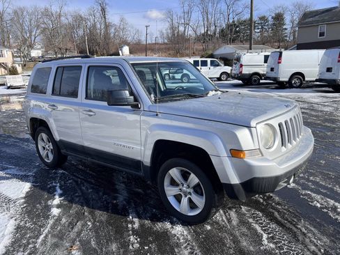 Used 2011 Jeep Patriot Latitude image 2