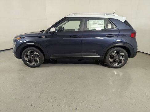 Certified 2025 Hyundai Venue Limited FWD image 4