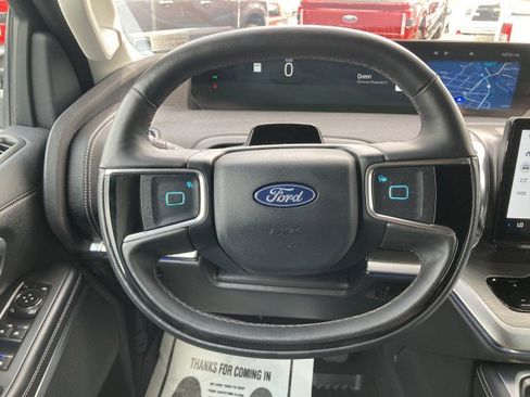Certified 2025 Ford Expedition Max Platinum w/ Driver's Package AWD/4WD image 14