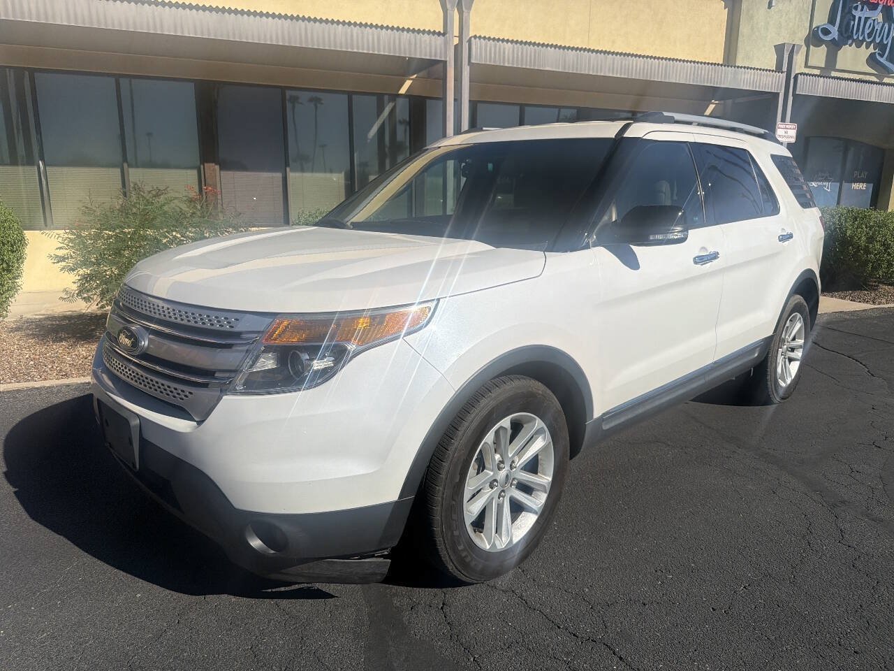 Used 2015 Ford Explorer XLT w/ Equipment Group 202A FWD image 2